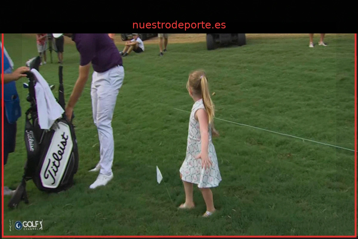Líder del torneo recibe peculiar alivio tras pisotón de un niño